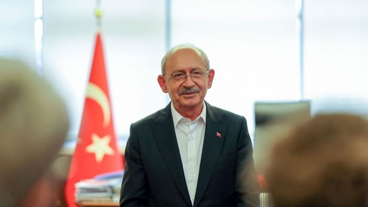 Kurultay davasındaki tavrı nedeniyle tenkitlerin amacındaki isim olan Kemal Kılıçdaroğlu'na