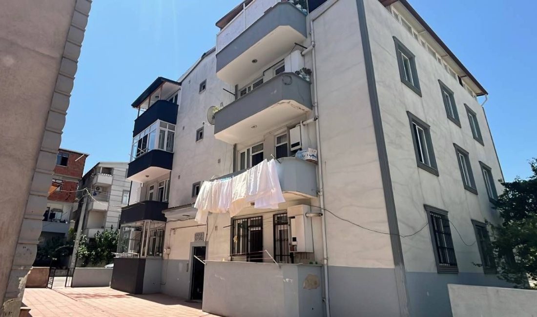 Kocaeli'de binanın birinci katındaki balkonda oynarken beton yere düşen 1,5