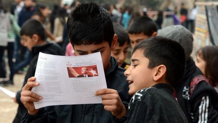 20 milyondan fazla öğrenci, yarın karnelerini alarak yaz tatiline girecek.