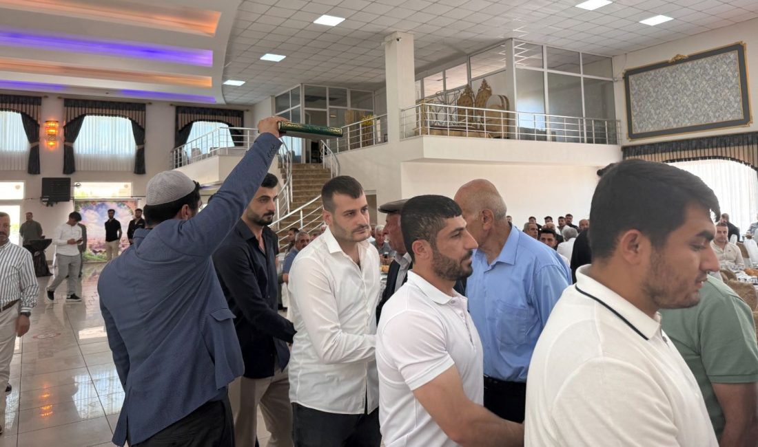 Mardin'in merkez Artuklu ilçesinde ortalarında hasımlık bulunan iki aile barıştırıldı.
