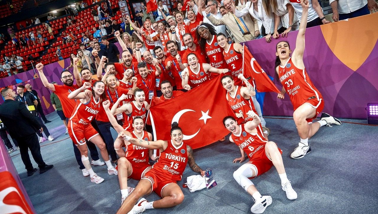 A Ulusal Bayan Basketbol Kadrosu'nun Yunanistan ile oynadığı maçtaki seyirci