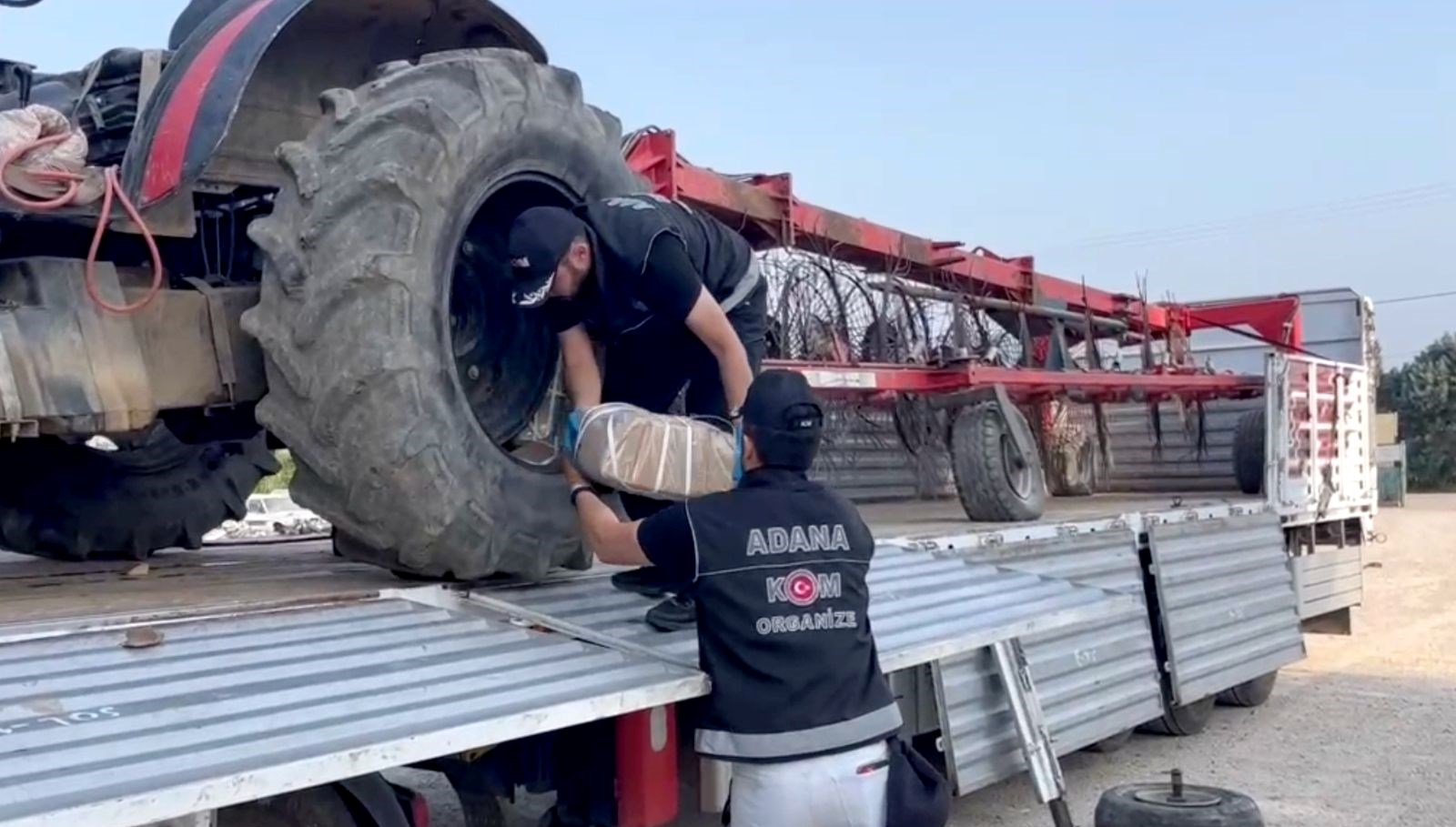 Adana merkezli 3 vilayette düzenlenen silah kaçakçılığı operasyonu düzenlendi. Operasyonda