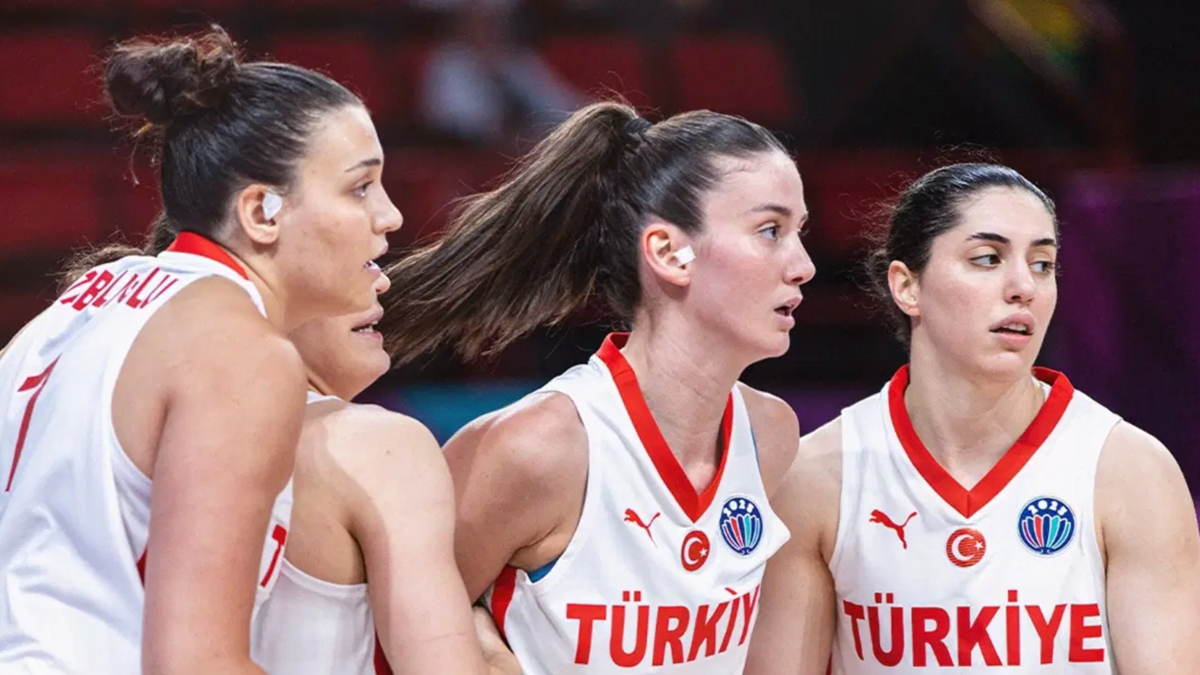 Yunanistan'ın Pire kentindeki Barış ve Dostluk Salonu'nda oynanacak müsabaka, yarın