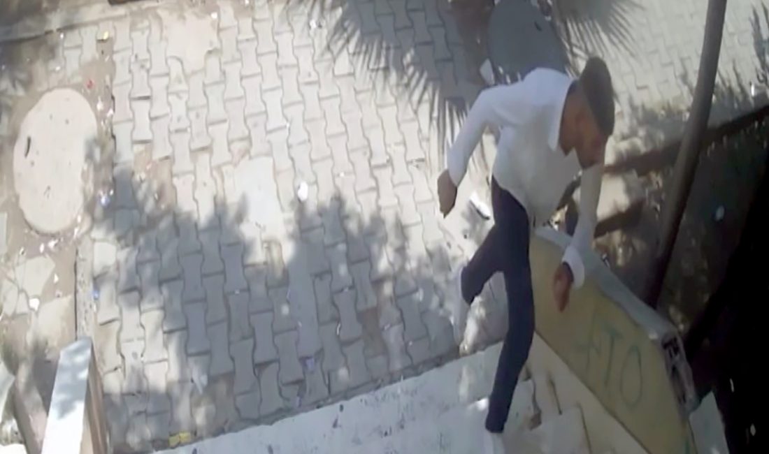 Yüreğir ilçesinde Ramazan A. isimli hırsız, gündüz vakti kilidini kırarak