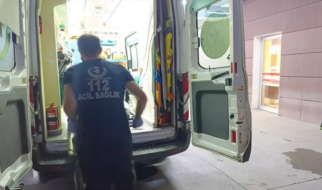 Adıyaman'da iki grup arasındaki kavgayı ayırmaya çalışan A.A, bacağından bıçaklandı.