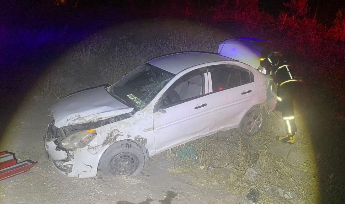 Adıyaman'da denetimden çıkan araba, şarampole yuvarlandı. 4 kişi yaralandı.
