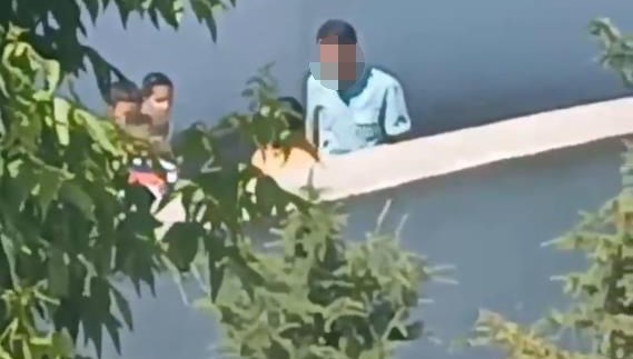 Afyonkarahisar'da bir ilkokulda müdür yardımcısı, 9 yaşındaki öğrenciye okul bahçesinde