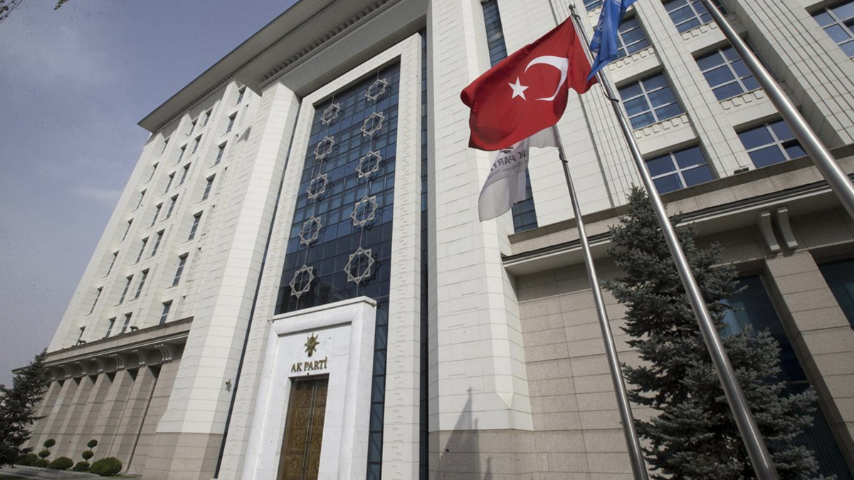 AK Parti'de 22-24 Haziran'da vilayet liderleri, 11-13 Temmuz'da milletvekilleri kampı