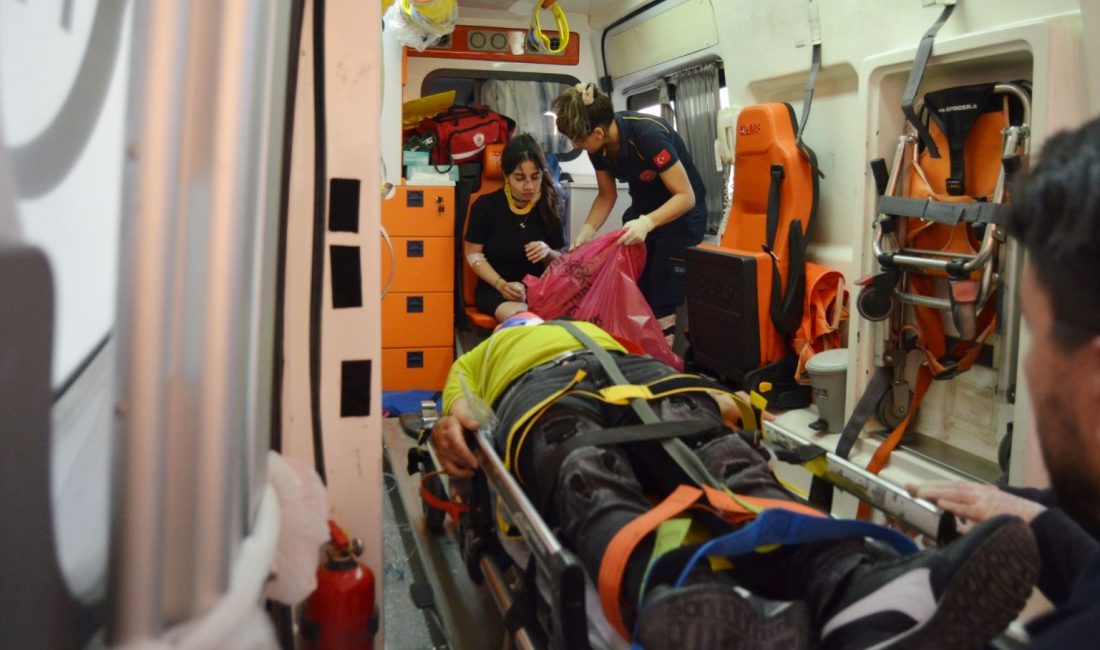 Aksaray'da iki araba çarpıştı. Kazada 1'i ağır 8 kişi yaralandı.