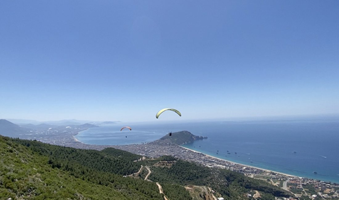 Alanya'da yamaç paraşütü yaparken 800 metreden kayalık alana düşen Mehmet