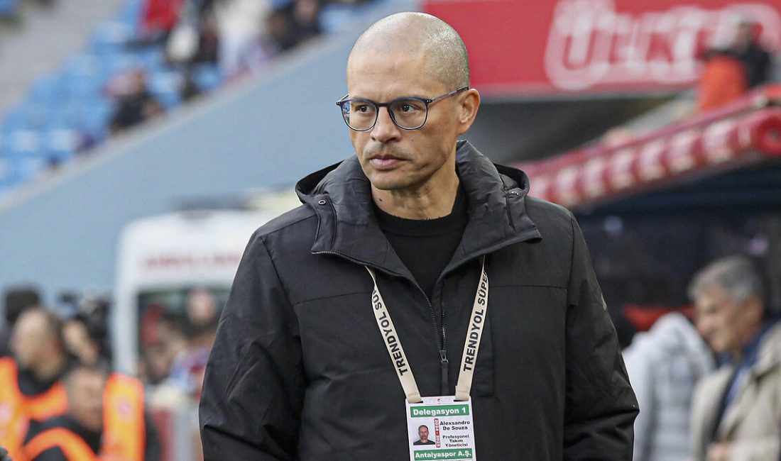 Son olarak Antalyaspor'u çalıştıran Alex de Souza, Brezilya Serie B