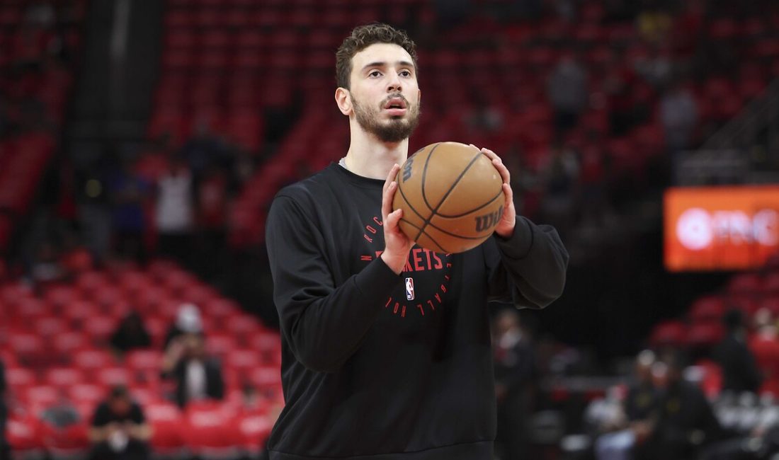 NBA gruplarından Houston Rockets'ın formasını giyen Alperen Şengün, Fenerbahçe yöneticisi