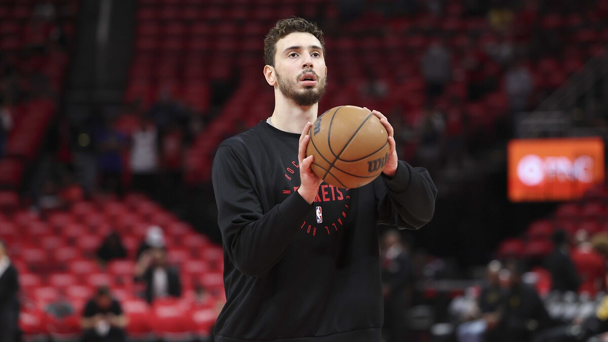 NBA gruplarından Houston Rockets'ın formasını giyen Alperen Şengün, Fenerbahçe yöneticisi