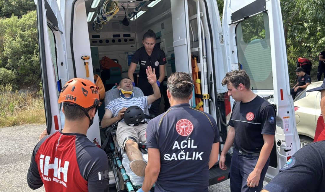Antalya'nın Alanya ilçesinde, kalkış sırasında kayalık alana düşen yamaç paraşütü