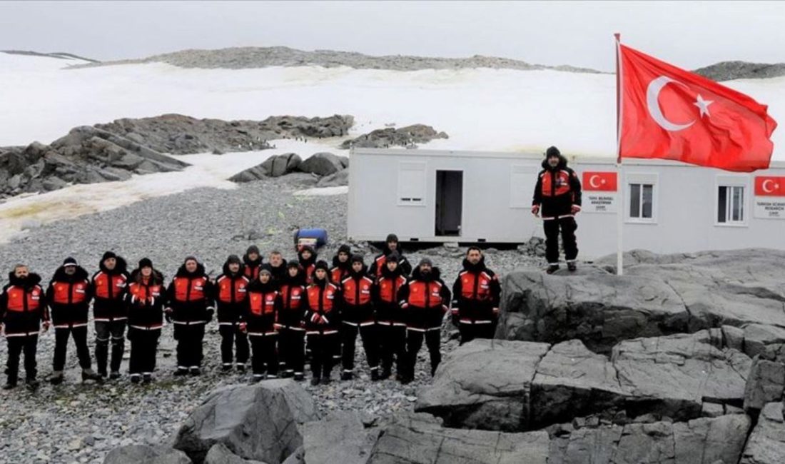 Sanayi ve Teknoloji Bakanı Mehmet Fatih Kacır, Antarktika'da Kalıcı Türk