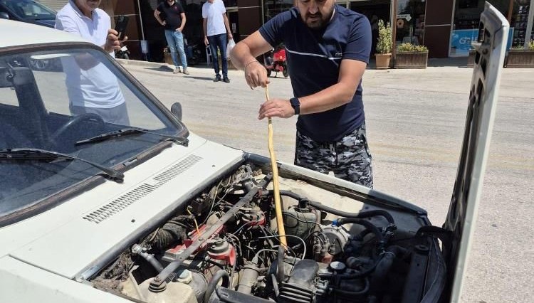 Ankara'nın Polatlı ilçesinde yaşayan bir kişi, park halindeki aracının motor