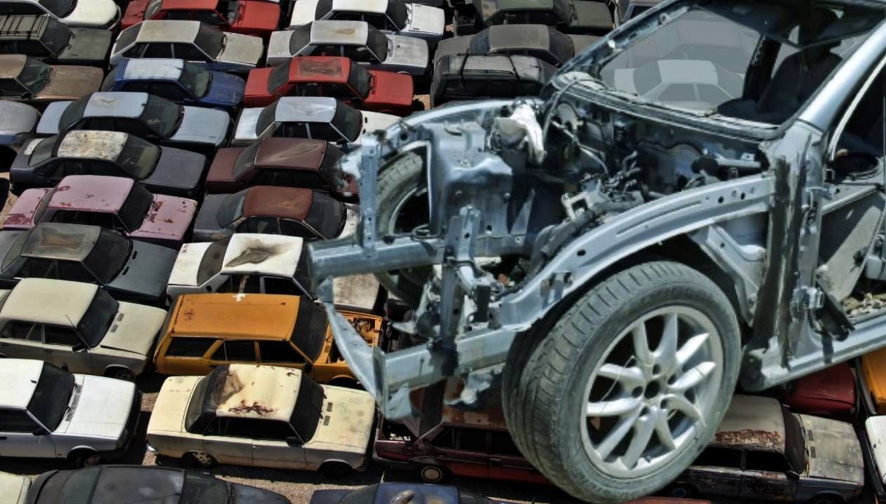 Birtakım şoförler, haciz yoluyla bağlanıp yediemin otoparkına götürülen araçlarının yakalanmadan