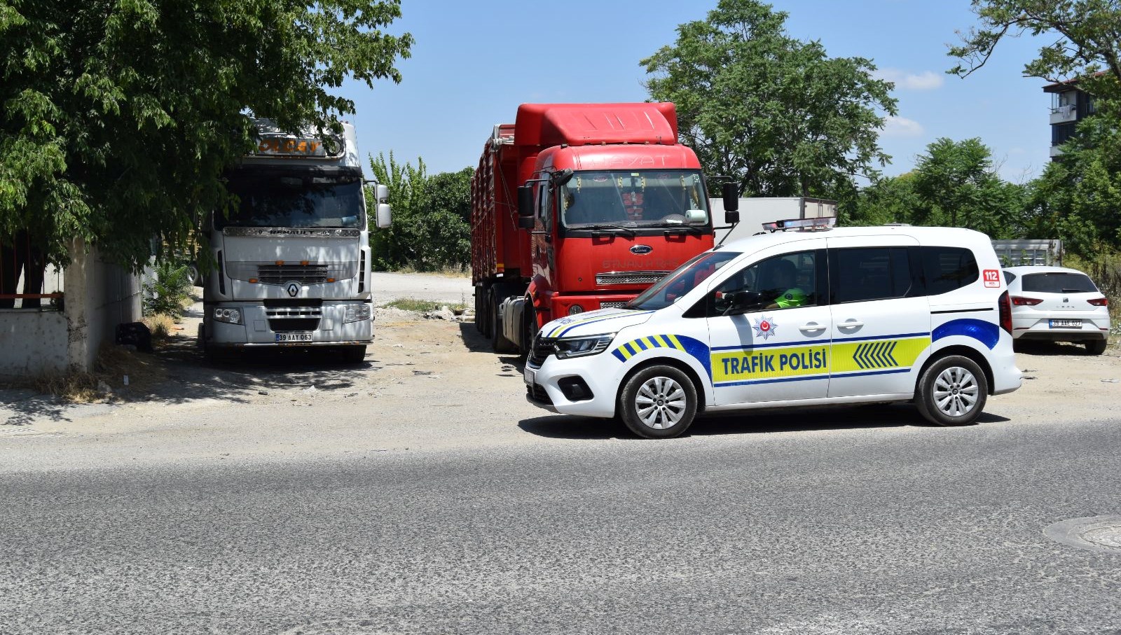 Kırklareli'nde kent içinde park halinde bırakılan 7 TIR'ın şoförüne ceza
