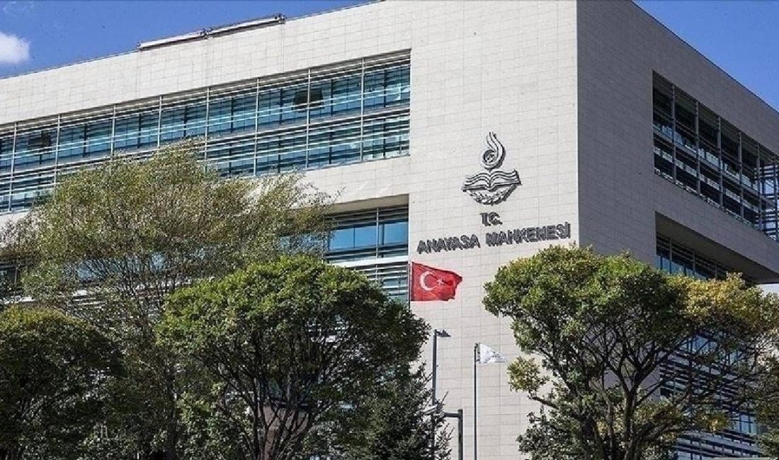 Anayasa Mahkemesi'nin siyasi partin mali kontrollerine ait kararları Resmi Gazete'de