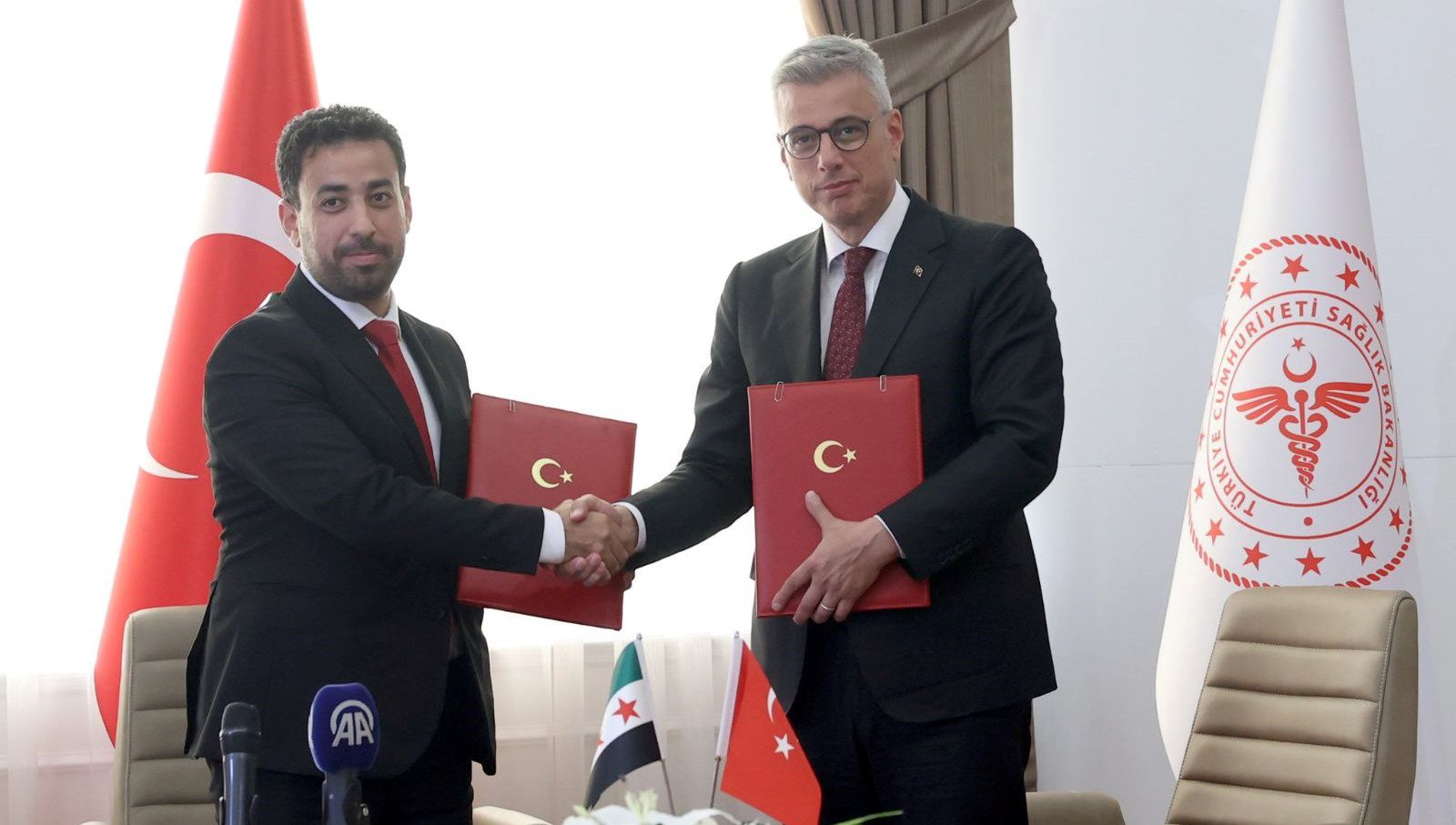 Sıhhat Bakanı Kemal Memişoğlu, Suriye Sağlık Bakanı Musab Nizal el-Ali ile