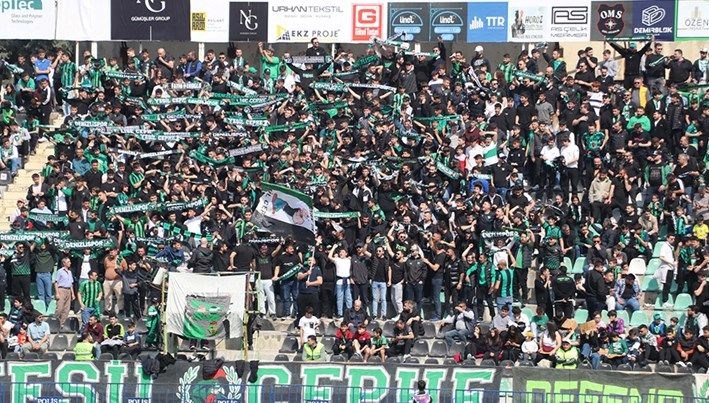 Mali sorunlar nedeniyle kapanmanın eşiğine gelen Denizlispor'da dikkat çeken bir