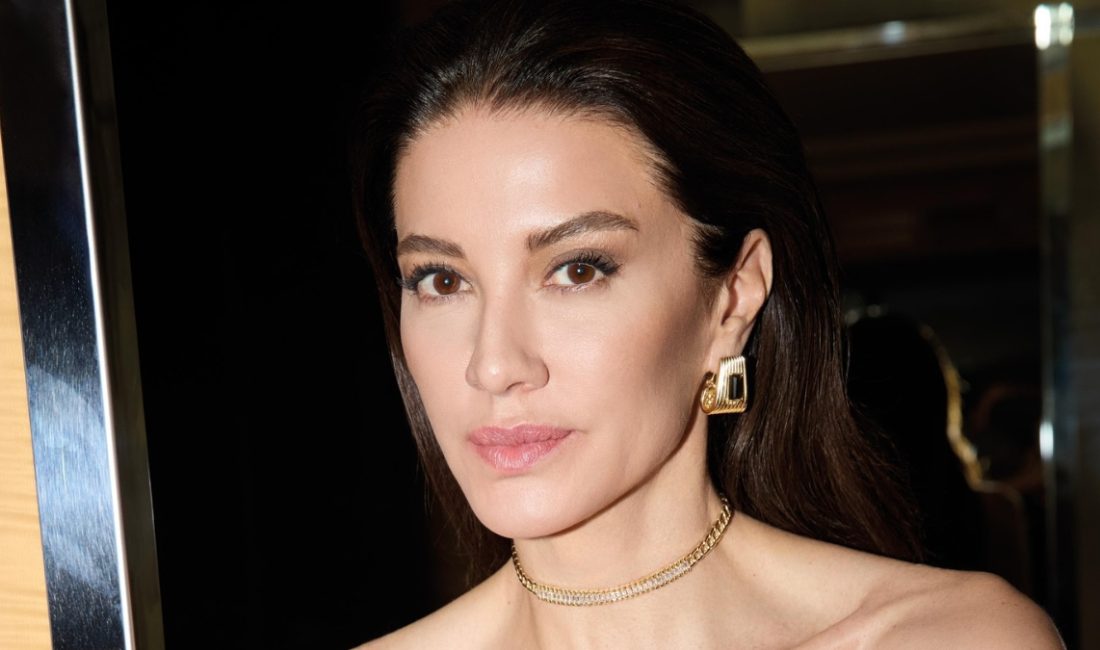 Başak Dizer, usta oyuncu Demet Akbağ ve güzel meslektaşı Kıvanç