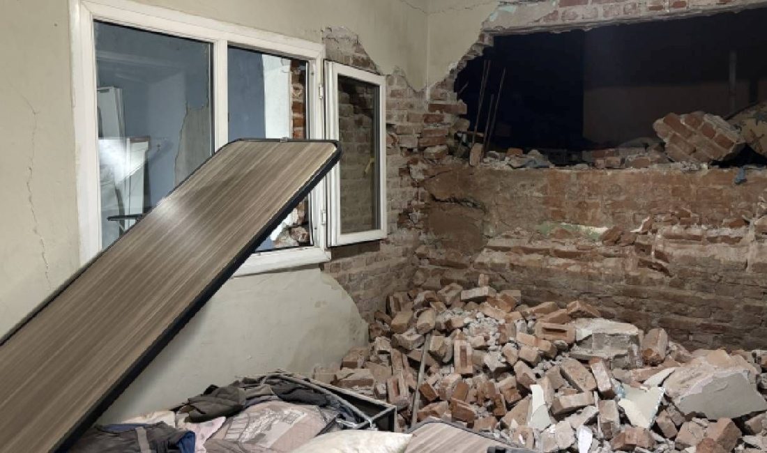 İzmir Büyükşehir Belediyesi'nin yürüttüğü Buca Onat Tüneli inşaatı sırasında bir