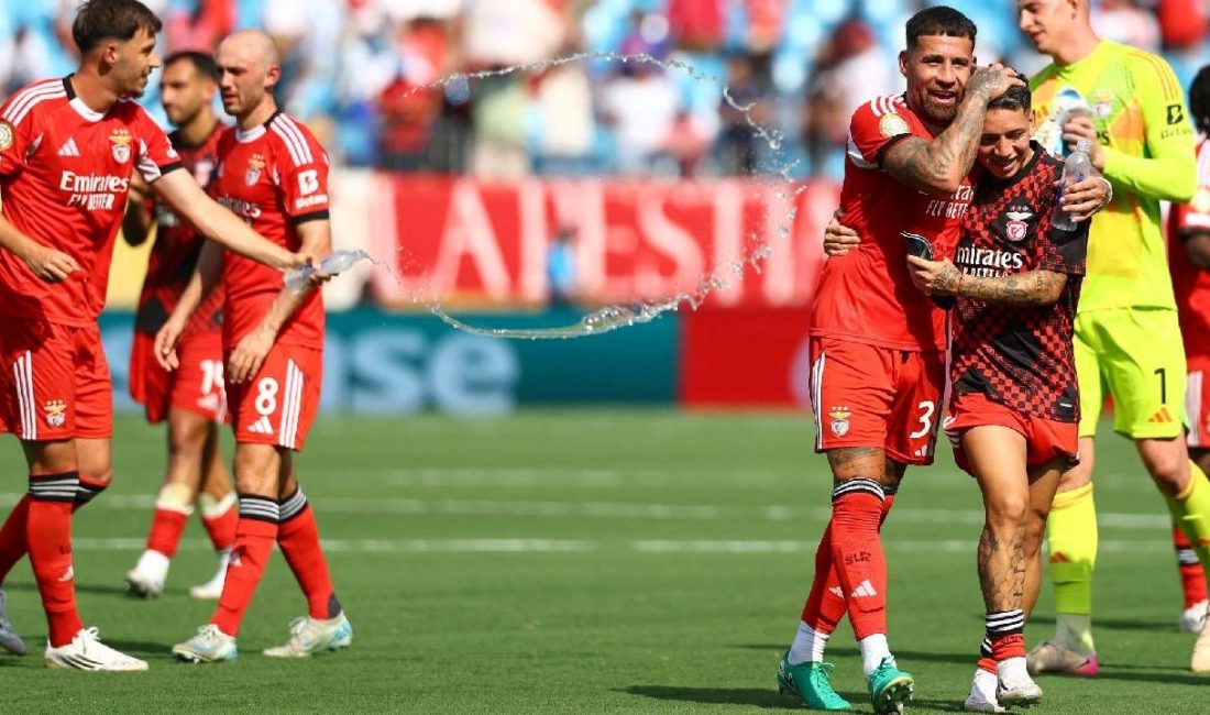 Benfica, 37 yaşındaki Arjantinli kaptanı Nicolas Otamendi'nin kontratını bir yıl