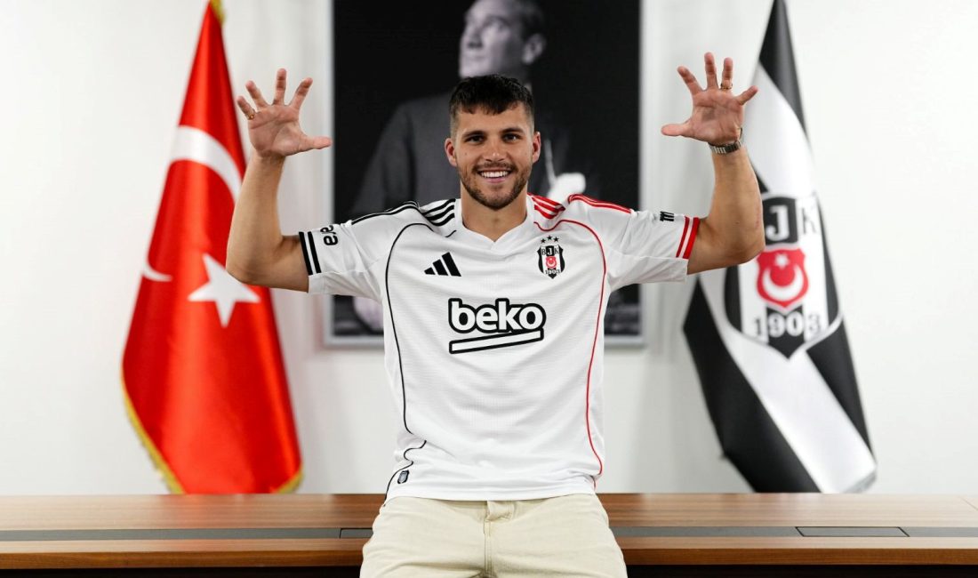 Beşiktaş, 24 yaşındaki sol bek David Jurasek'i kiralık olarak takımına kattı.