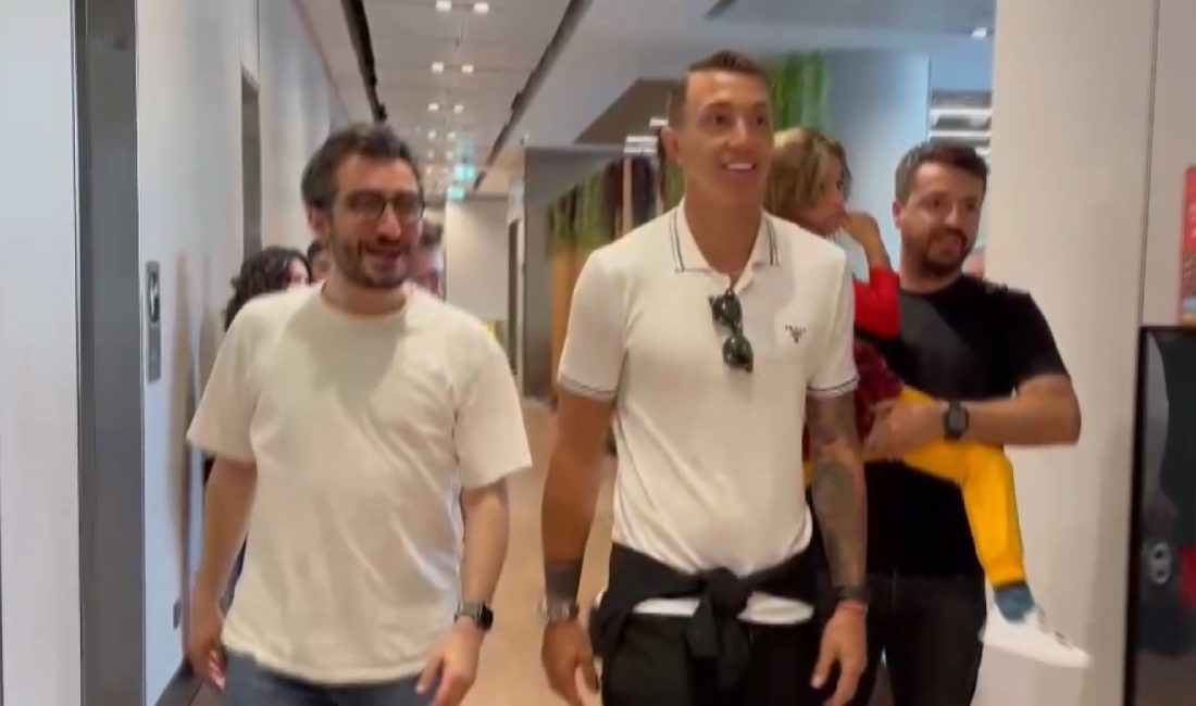 Galatasaray efsanesi Uruguaylı file bekçisi Fernando Muslera, ailesiyle birlikte Türkiye'den