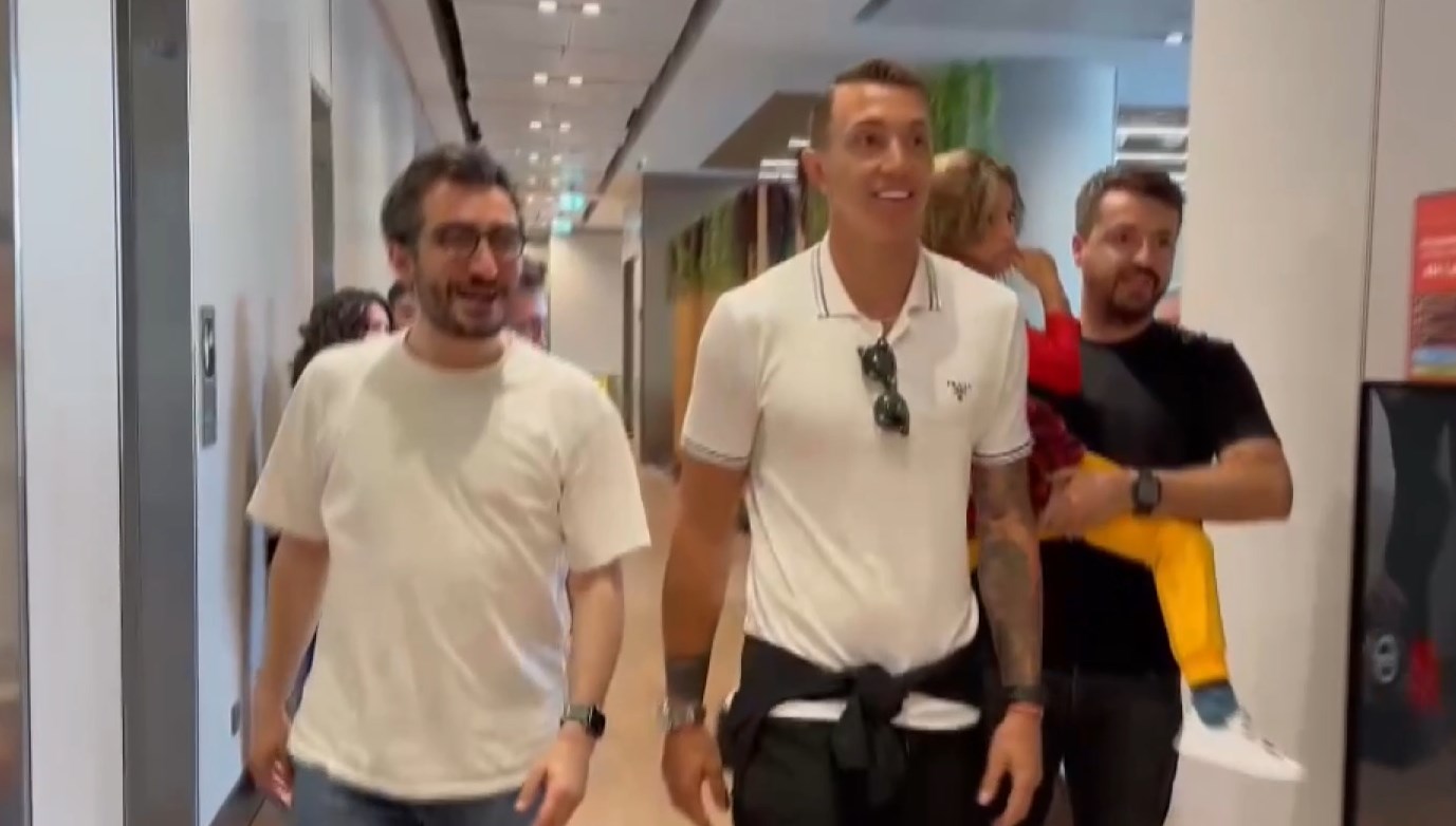Galatasaray efsanesi Uruguaylı file bekçisi Fernando Muslera, ailesiyle birlikte Türkiye'den