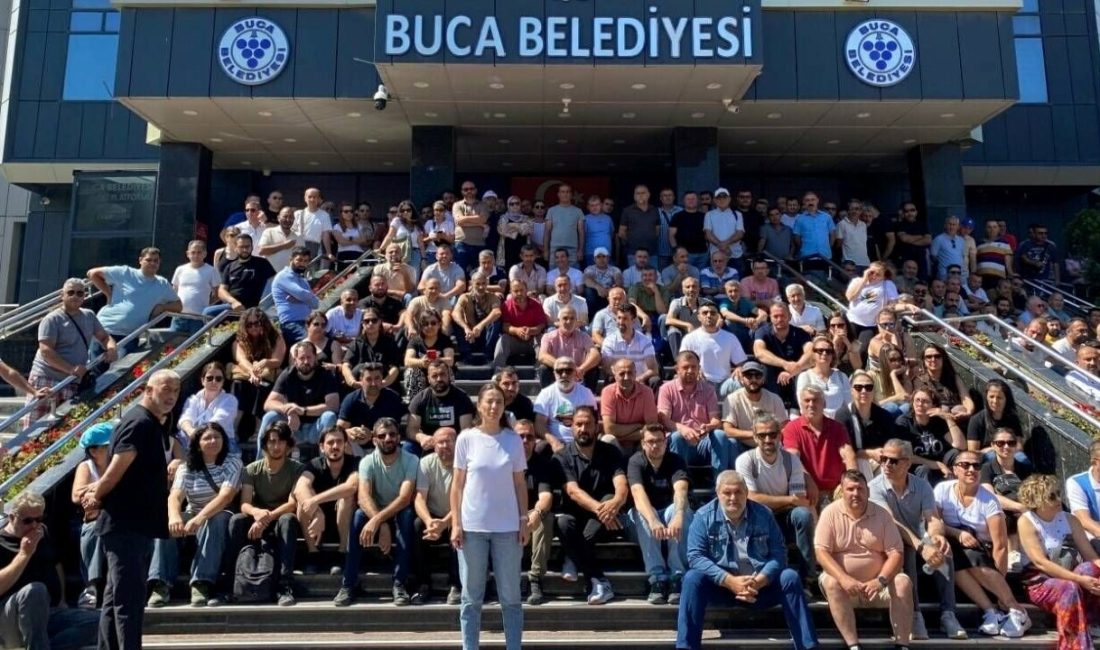 Buca Belediyesi'nde alacakları nedeniyle iş bırakan personellerin grevi 6'ncı gününde