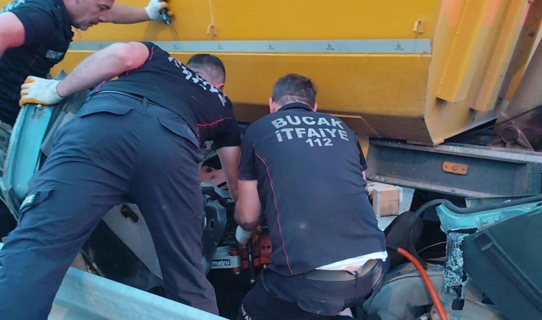 Burdur'un Bucak ilçesinde sabah saatlerinde meydana gelen trafik kazasında 18