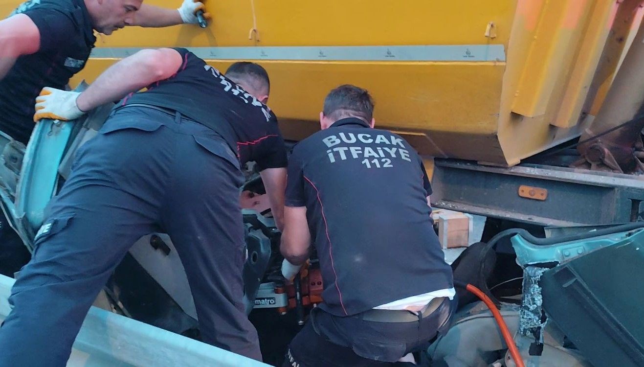 Burdur'un Bucak ilçesinde sabah saatlerinde meydana gelen trafik kazasında 18