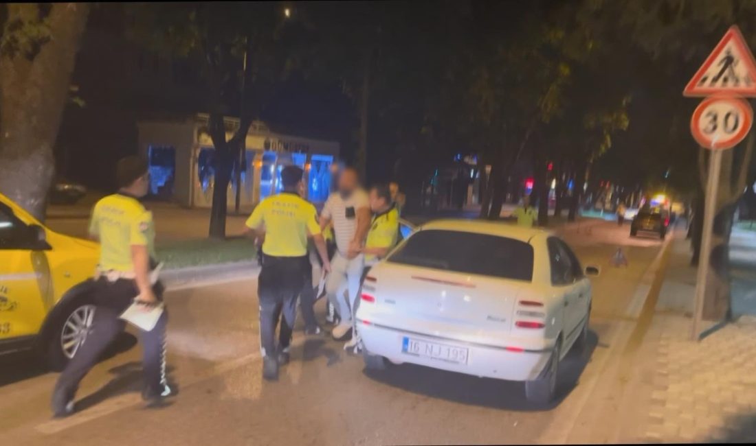 Osmangazi ilçesinde kendisini durdurmak isteyen polislerin üzerine aracını süren alkollü