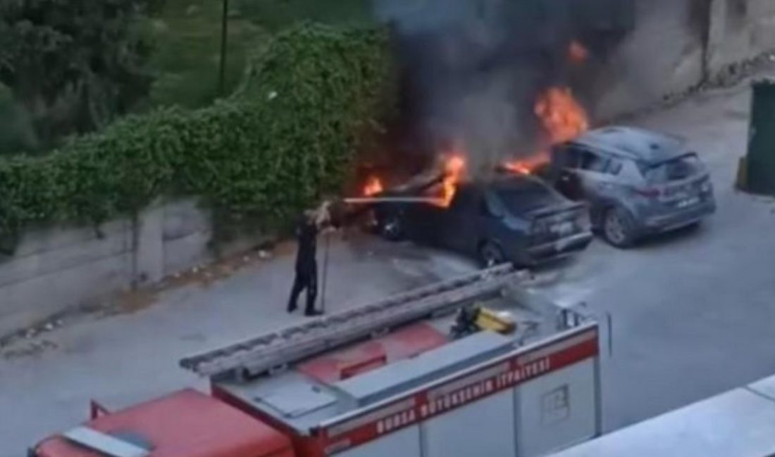 Yıldırım ilçesinde park halindeki bir araba yandı, alevler yanında duran
