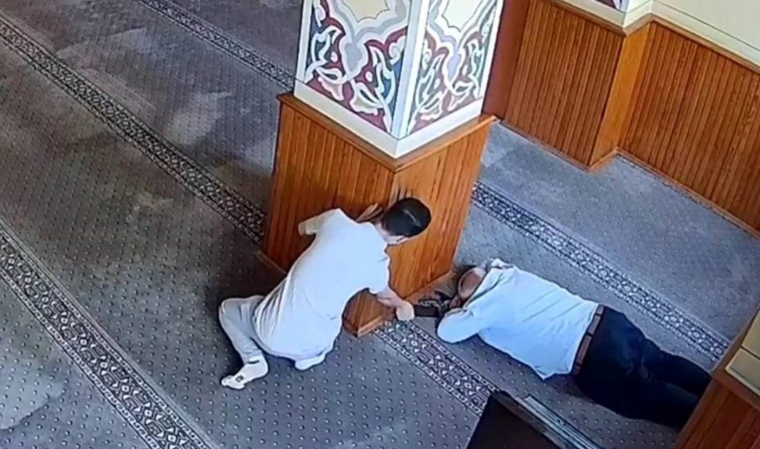 İstanbul'da mescide gelen kuşkulu, içeride bir mühlet uyuduktan sonra diğer