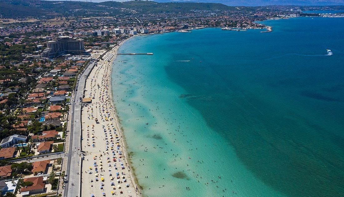 İzmir'in turistik ilçelerinden Çeşme'de susuzluk alarmı verildi. İlçenin su muhtaçlığını