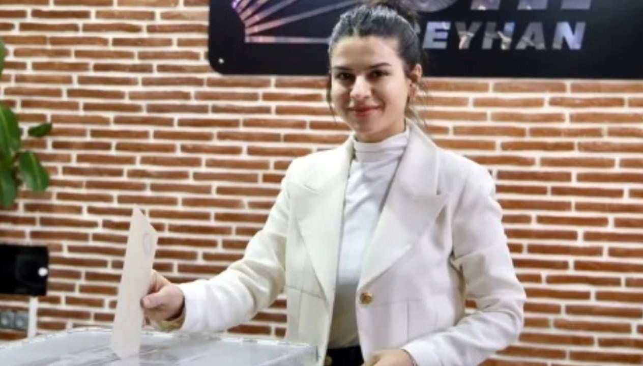 Adana'nın Ceyhan Belediye Başkanı Kadir Aydar'ın görevden uzaklaştırılmasının akabinde belediye
