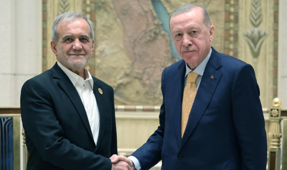 Cumhurbaşkanı Recep Tayyip Erdoğan, İran Cumhurbaşkanı Mesud Pezeşkiyan ile bir
