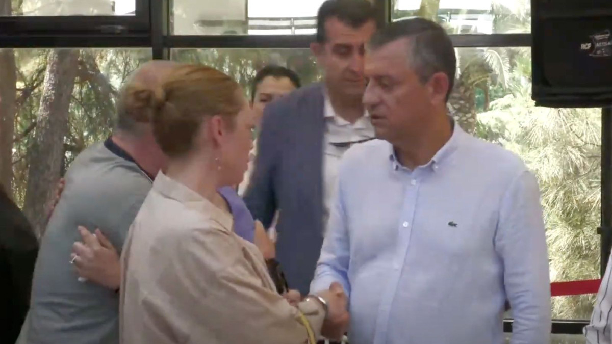Ünlü sanatçı Demet Evgar, hayatını kaybeden Manisa Büyükşehir Belediye Başkanı