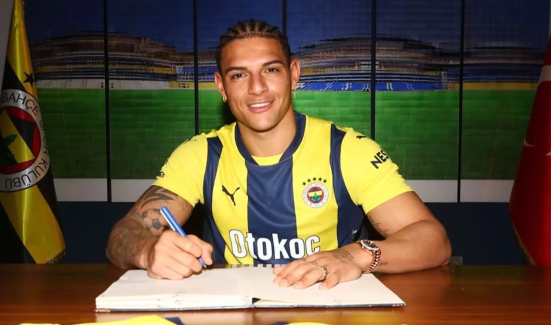 Fenerbahçe'de devre ortası 11.5 milyon euro bonservis bedeliyle ekibe katılan