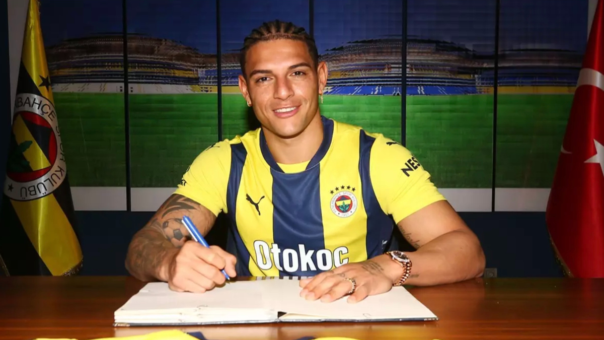 Fenerbahçe'de devre ortası 11.5 milyon euro bonservis bedeliyle ekibe katılan