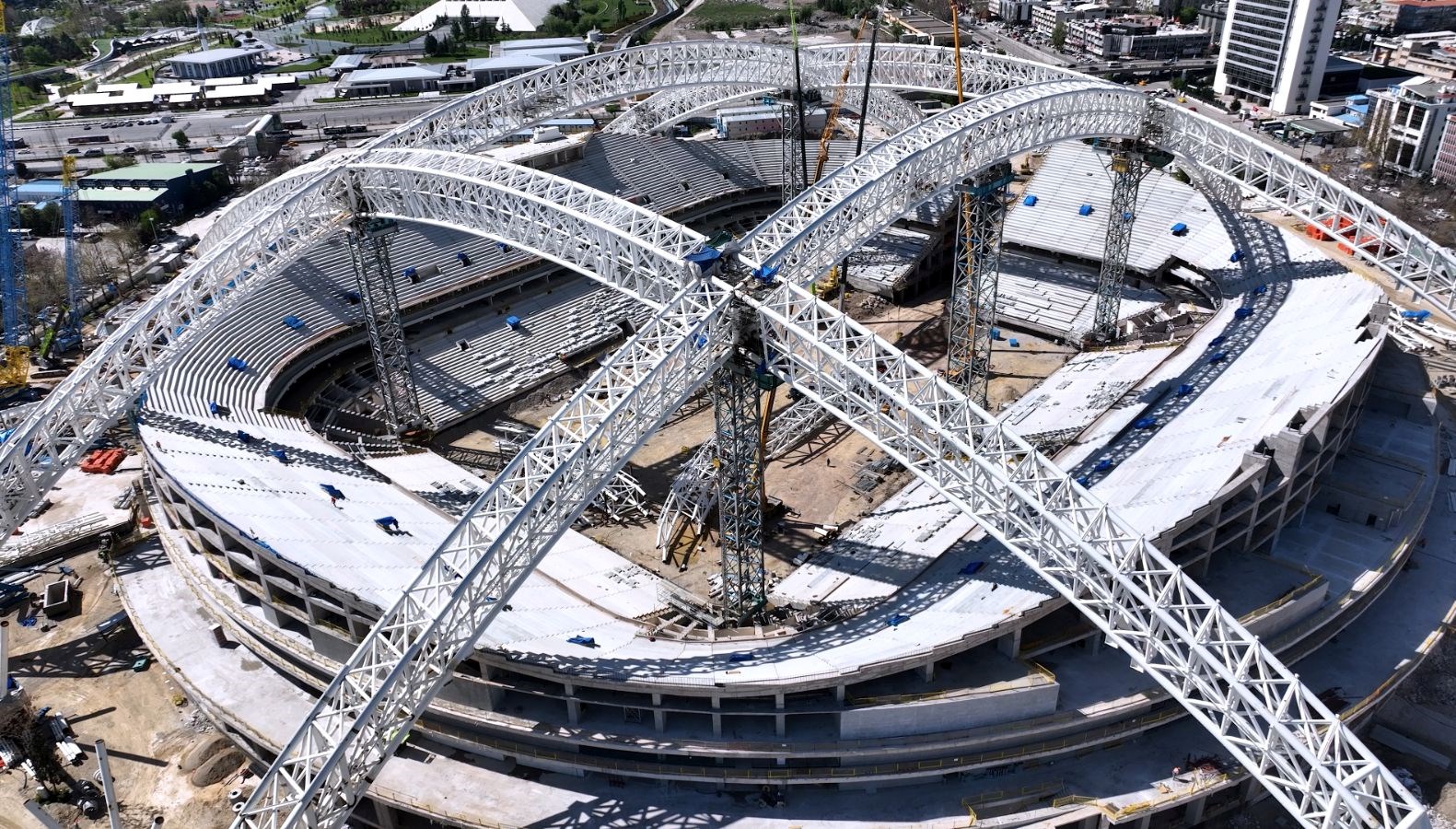TOKİ tarafından, UEFA ve FIFA kriterlerine nazaran 160 bin metrekare