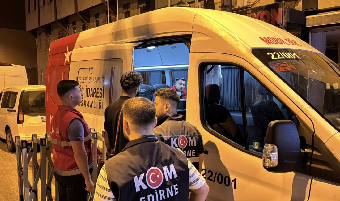 Edirne'de otel ve pansiyonlarda yapılan kontrollerde 13 sistemsiz göçmen yakalandı.