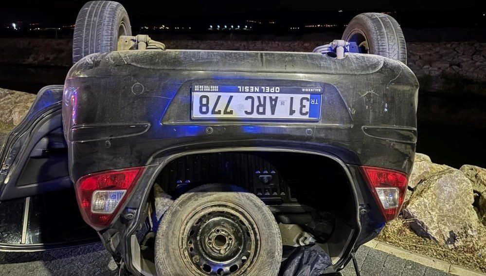 Balıkesir'in Edremit ilçesinde sabaha karşı meydana gelen trafik kazasında üç