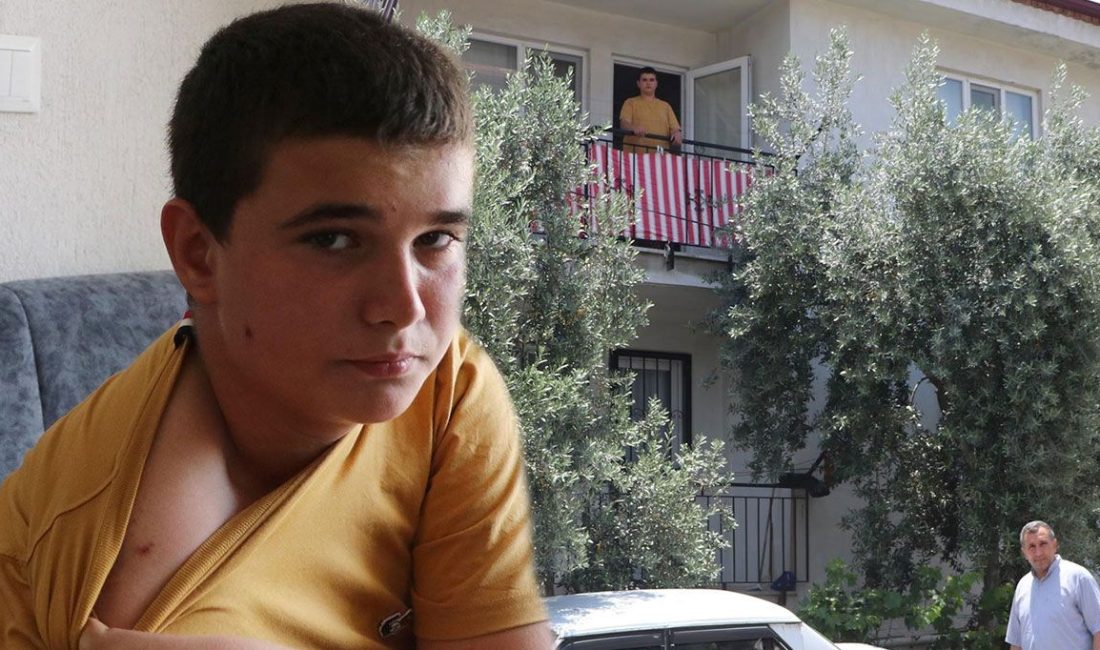 Denizli'nin Pamukkale ilçesinde sokaktan geçen iki kişi bir konuta torpil
