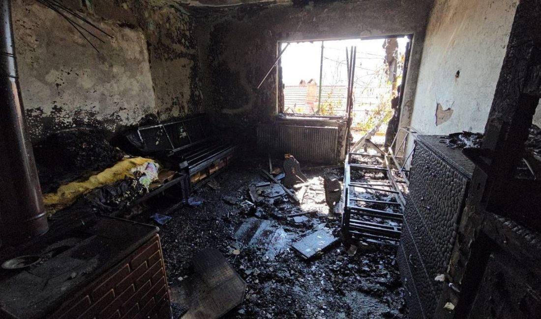 Karabük'te elektrikli battaniye nedeniyle çıktığı belirlenen yangında meskeni kullanılmaz hale