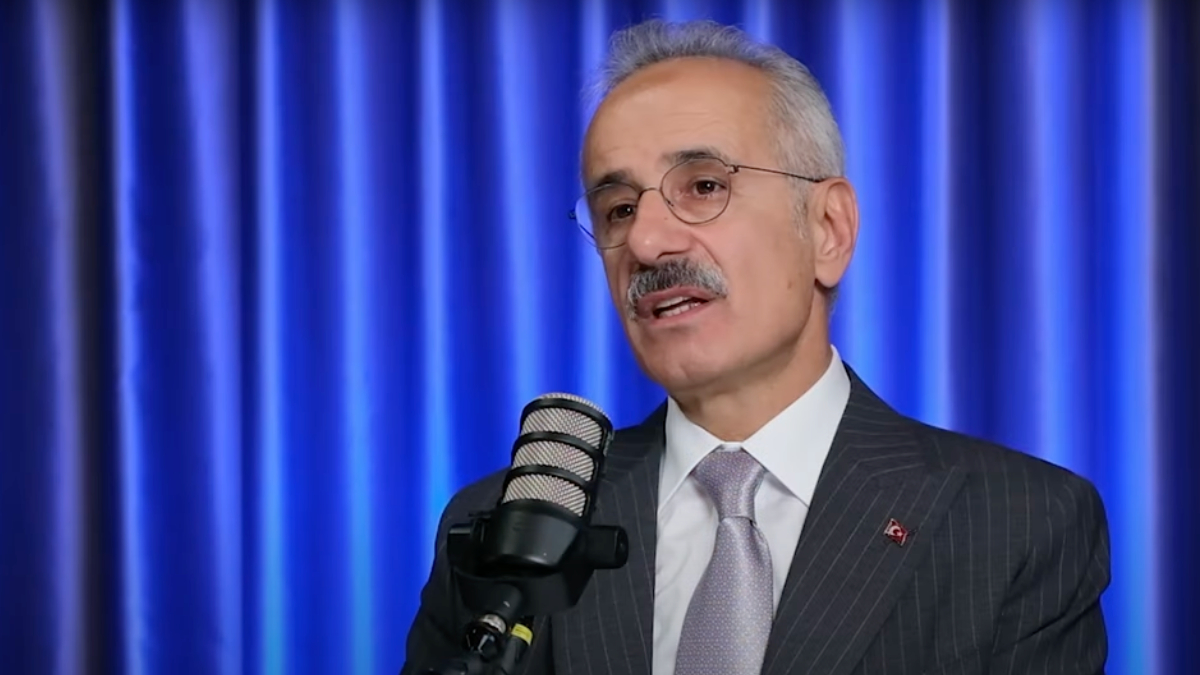 Ulaştırma ve Altyapı Bakanı Abdulkadir Uraloğlu, Ensonhaber’in YouTube kanalında yayınlanan
