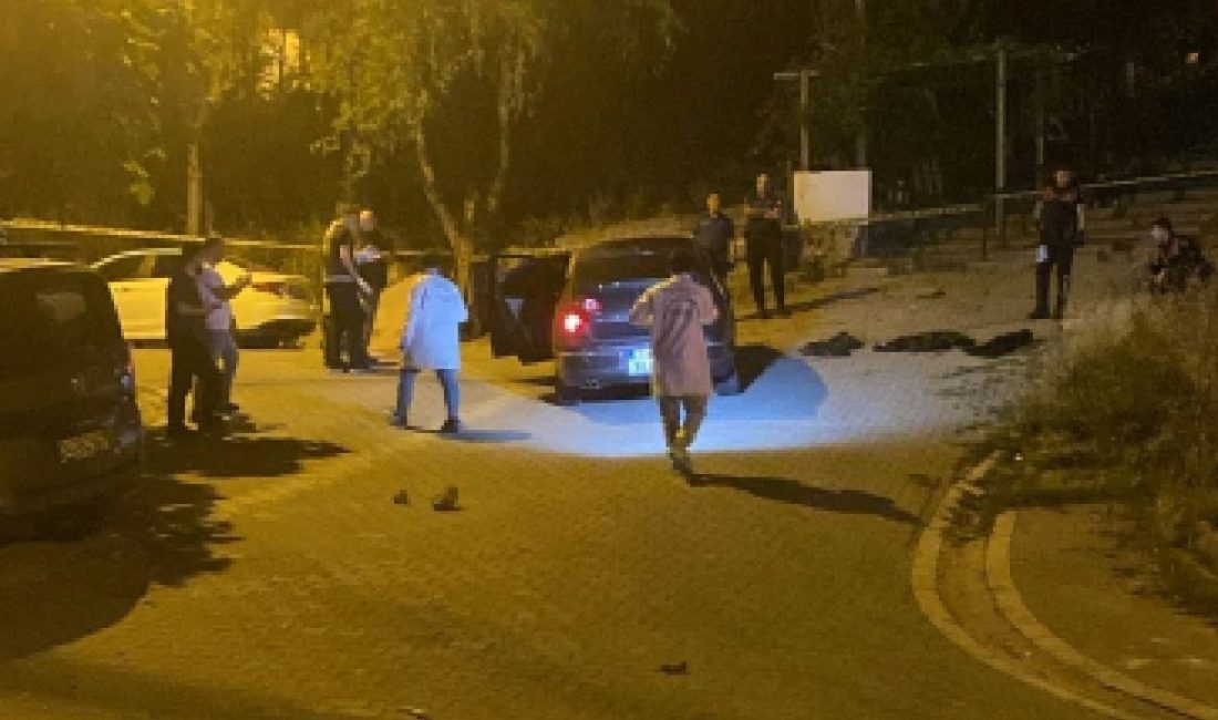 Esenyurt'ta yabancı plakalı araçla gelen şüpheliler, uzun namlulu silahlarla bir